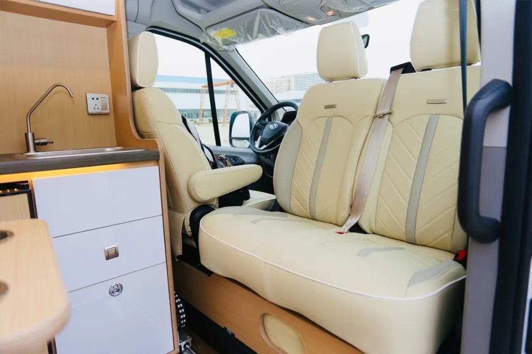5.27上海房车展:空间布局玩出新高度,途酷神行者23.8W 5.27上海房车展:空间布局玩出新高度,途酷神行者23.8W