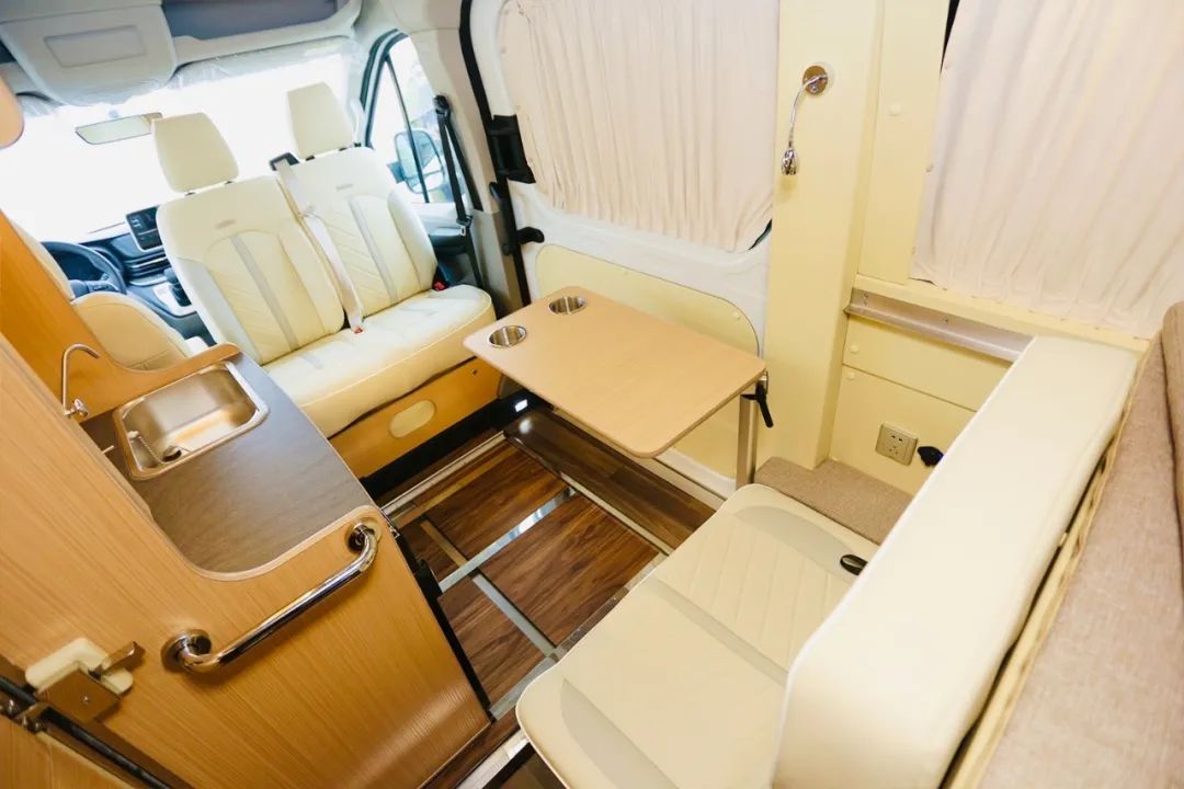 5.27上海房车展：空间布局玩出新高度，途酷神行者23.8W