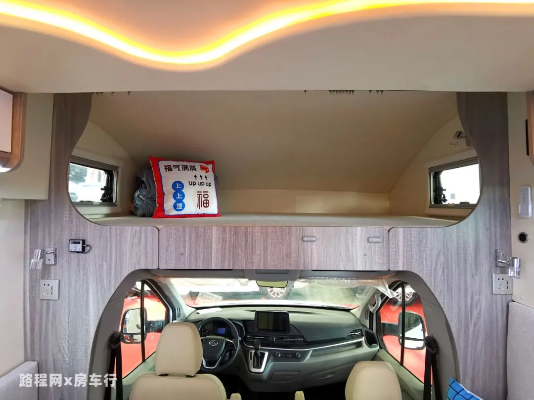 5.27上海房车展：爱旅途全新V90房车，1100W太阳能还带露台