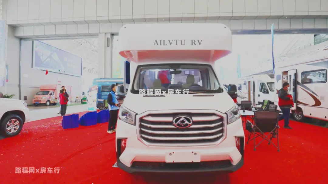 5.27上海房车展：爱旅途全新V90房车，1100W太阳能还带露台