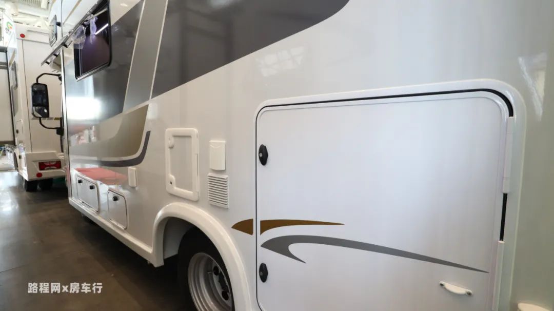 5.27上海房车展：大水大电大空间，科发北极熊H500房车36.98W