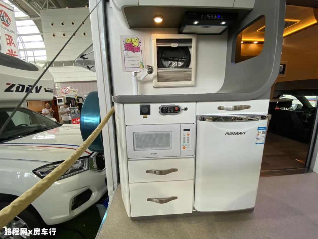 9.24上海房车展：中道皮卡房车自带露台？还有内外两用的厨房？