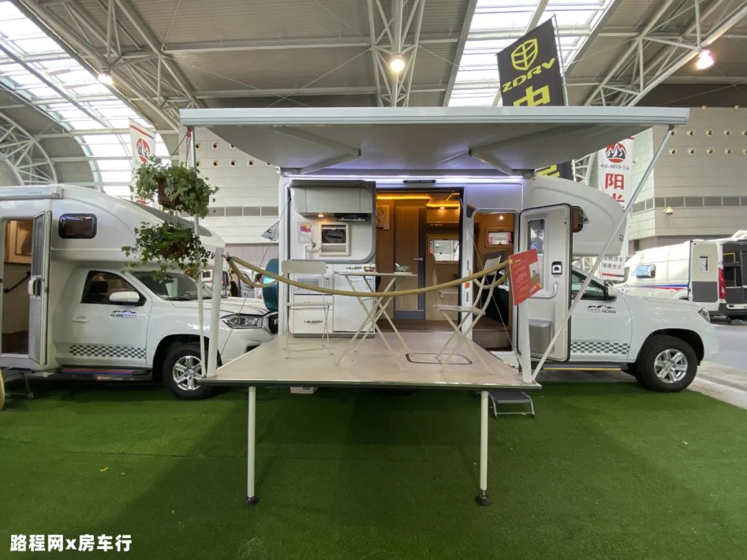 9.24上海房车展：中道皮卡房车自带露台？还有内外两用的厨房？