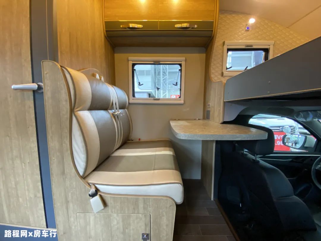 9.24上海房车展：中道皮卡房车自带露台？还有内外两用的厨房？