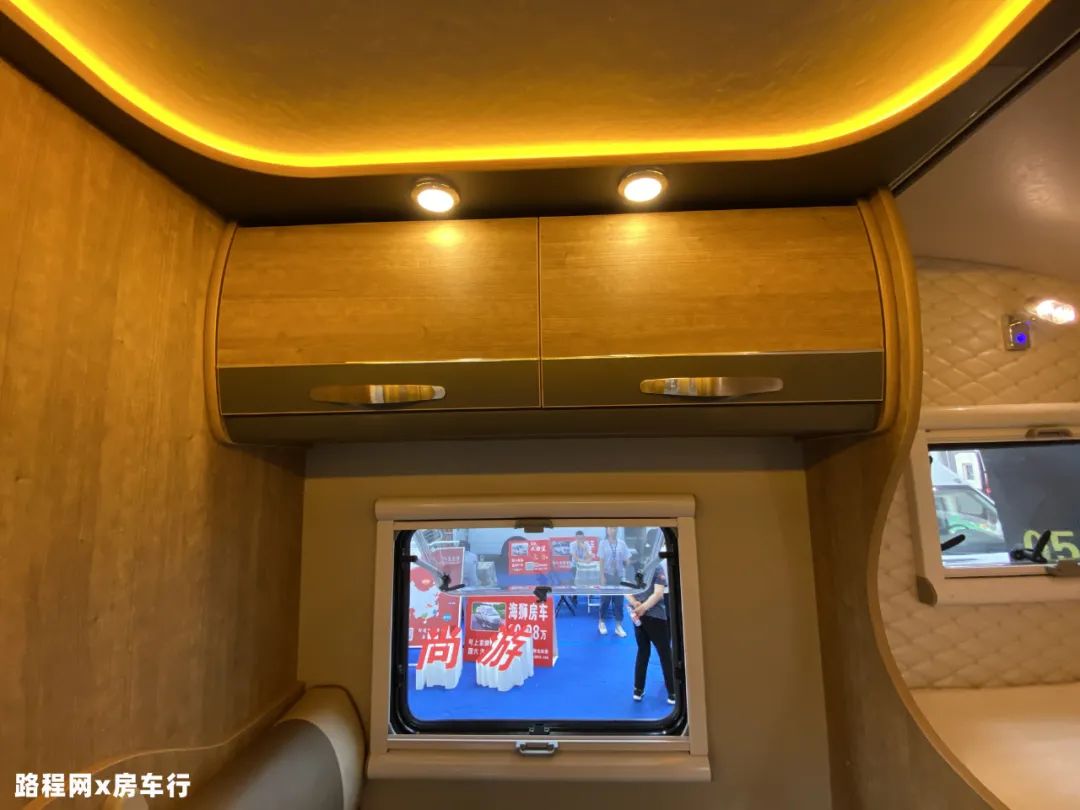 9.24上海房车展：中道皮卡房车自带露台？还有内外两用的厨房？