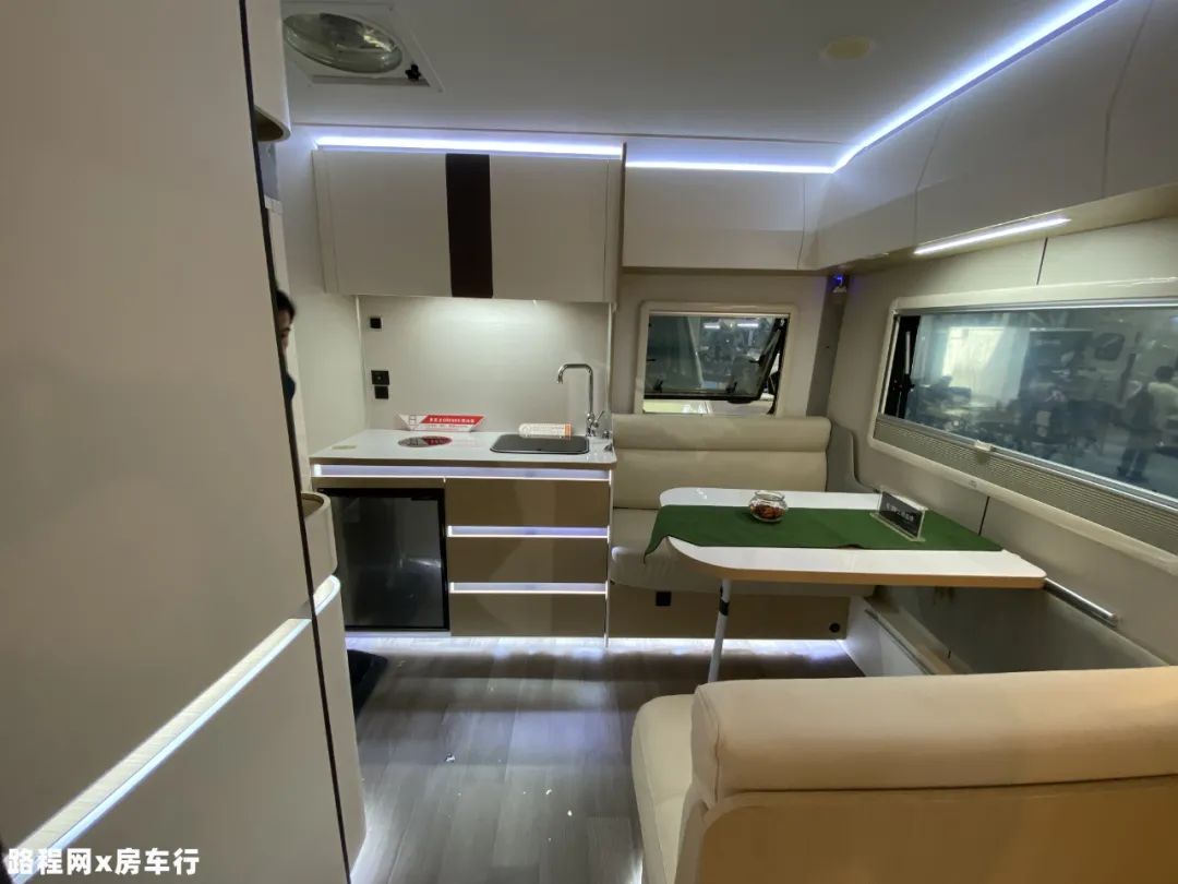 9.24上海房车展：精致小公寓，瑞弗首款拖挂-启界D470火热来袭