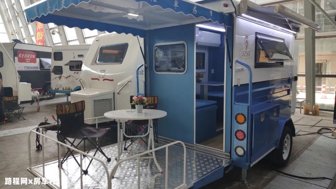 9.24上海房车展：5W多的小拖挂还带有露台，平价又实用的佳卓房车