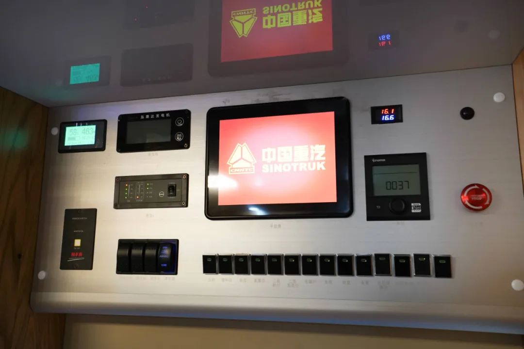 9.24上海房车展：一个能打的都没有！新重汽曼恩-无疆系列四驱越野房车