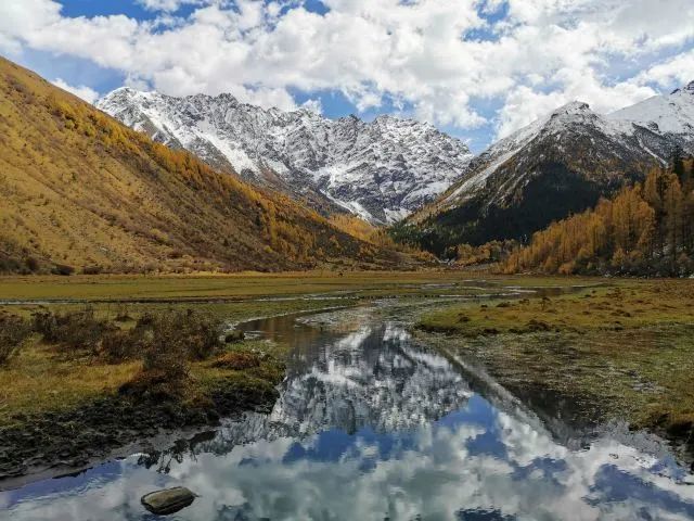 稻城亚丁，一个人的一生必去的地方，每一处都是令人流连往返的风景