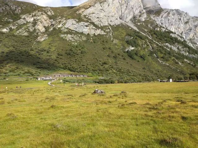 稻城亚丁，一个人的一生必去的地方，每一处都是令人流连往返的风景