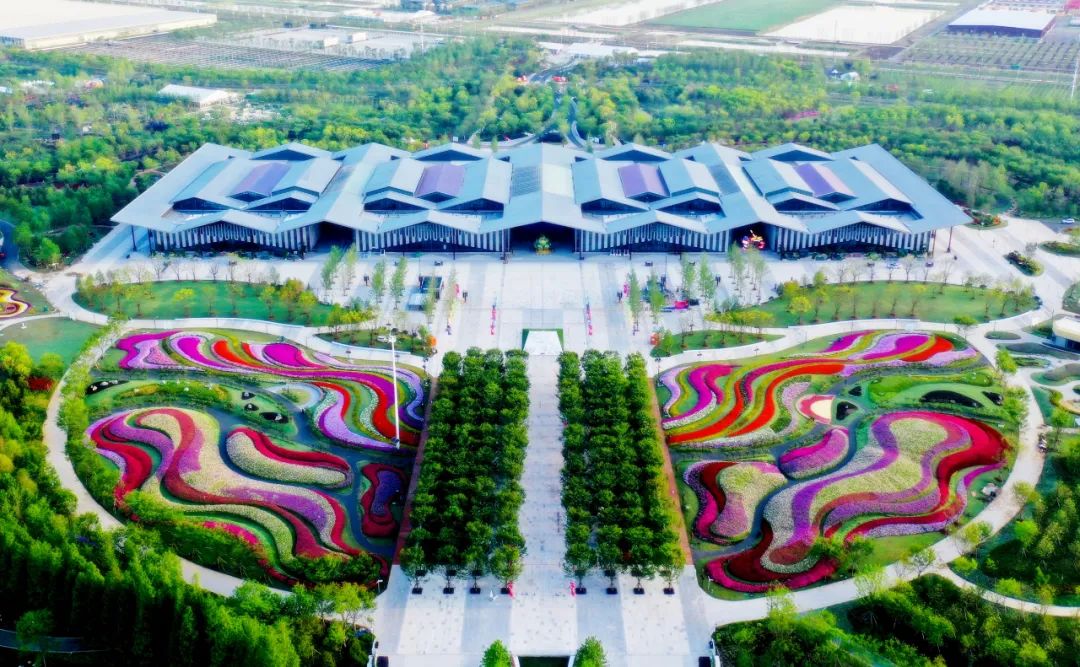 大福利298秒抢超大房车住宿，这个暑假来崇明花博文化园，赏花、烧烤啤酒和露营！