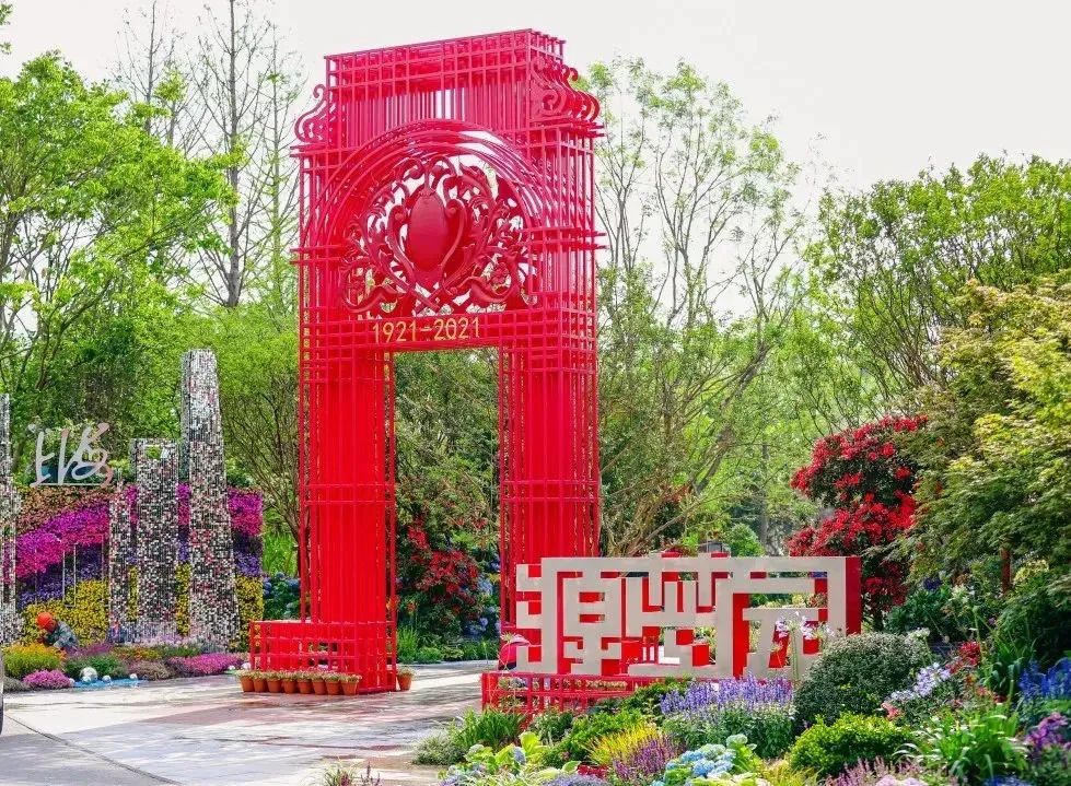 大福利298秒抢超大房车住宿，这个暑假来崇明花博文化园，赏花、烧烤啤酒和露营！