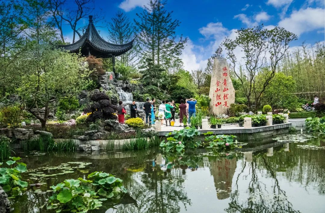 大福利298秒抢超大房车住宿，这个暑假来崇明花博文化园，赏花、烧烤啤酒和露营！