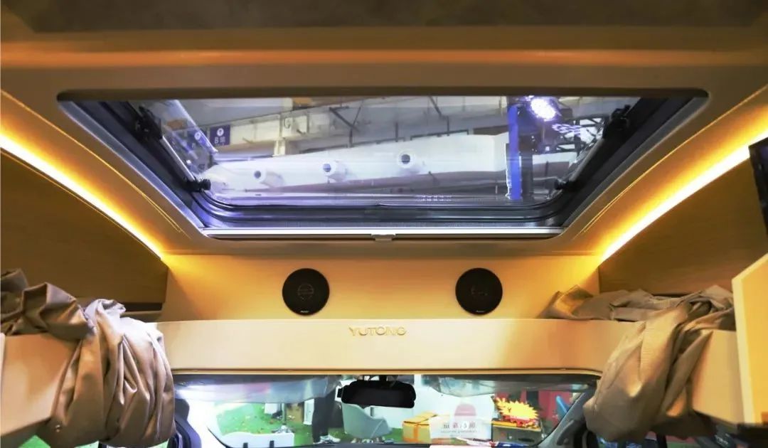 9.24上海房车展：时尚、小巧的宇通新款C520房车，高颜值谁不爱？