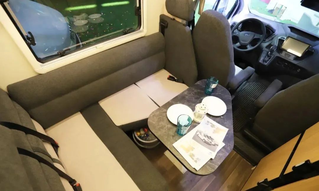 9.24上海房车展：时尚、小巧的宇通新款C520房车，高颜值谁不爱？