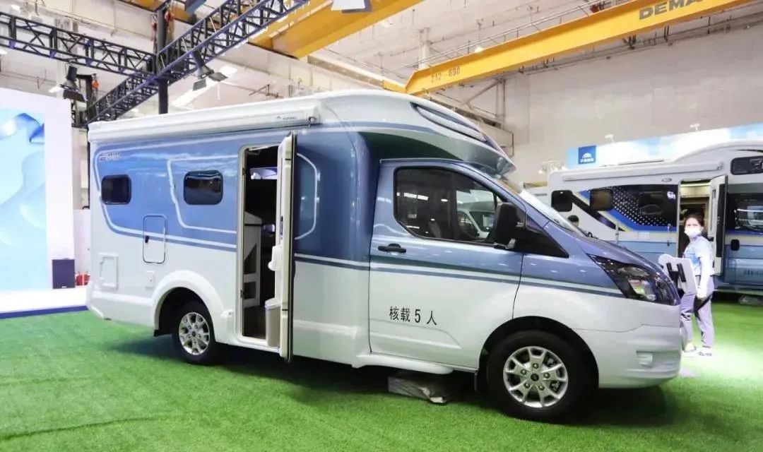 9.24上海房车展：时尚、小巧的宇通新款C520房车，高颜值谁不爱？