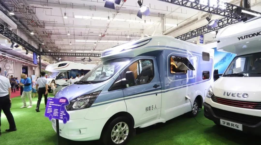 9.24上海房车展：时尚、小巧的宇通新款C520房车，高颜值谁不爱？