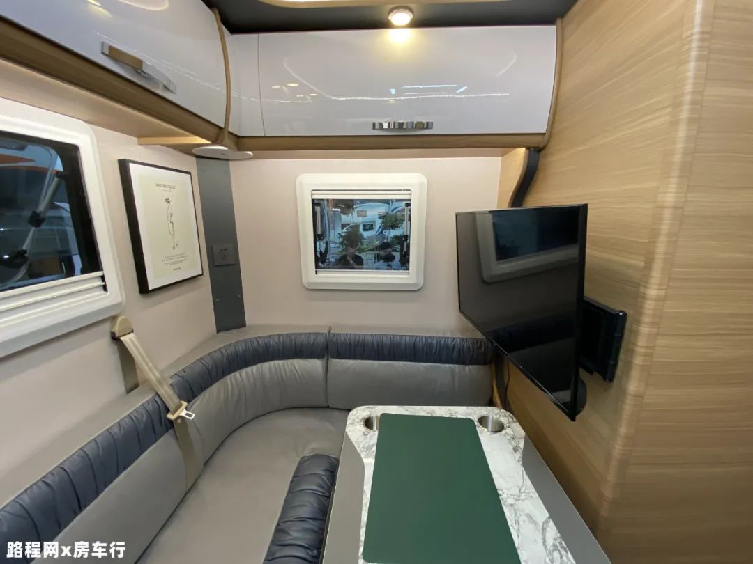 9.24上海房车展：依维柯底盘还带超大阳台，中道依维柯C型房车，售价55W起