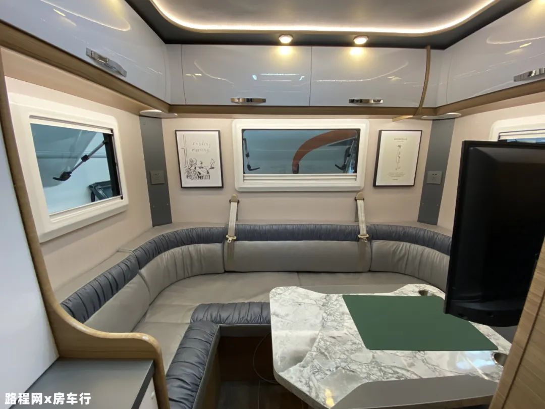 9.24上海房车展：依维柯底盘还带超大阳台，中道依维柯C型房车，售价55W起