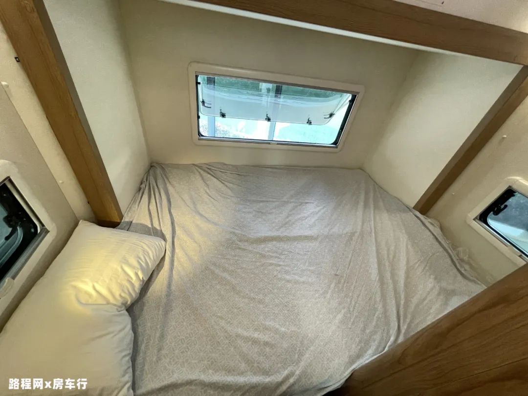 9.24上海房车展：生活家V90横床布局，3个原厂黑科技加持，老罗见了都说妙，另有后拓可选！
