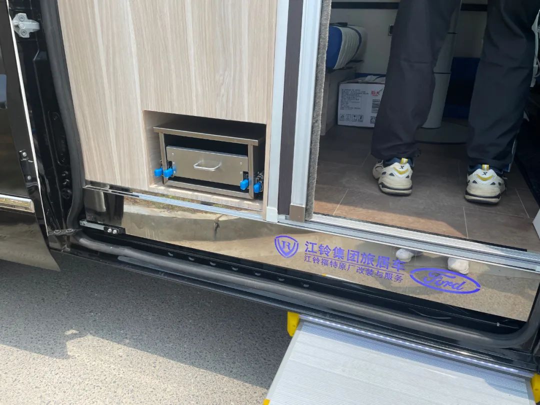 9.24上海房车展：房车又双叒没电了？江铃洲际漫步者客定新能源版房车，超长续航，超持久！
