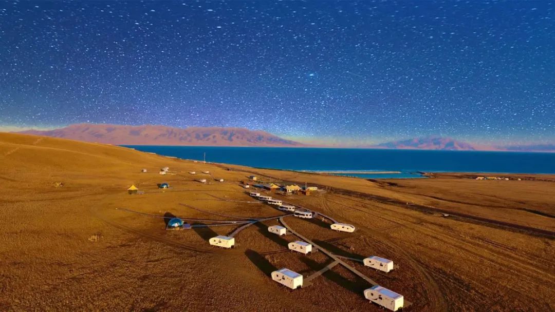 均价3000的星空营地，璀璨的星空和全透明的玻璃房，应该与亲人朋友共享——新疆点将台营地