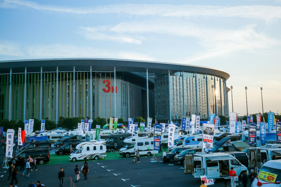 房车/旅行达人小马哥：行过万里路，更读万卷书！
