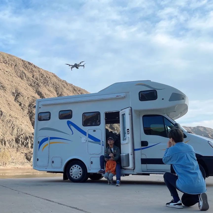 房车/旅行达人小马哥：行过万里路，更读万卷书！