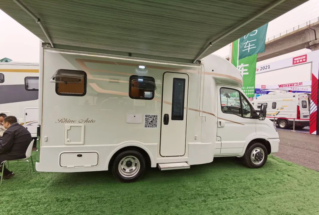 9.24上海房车展：莱茵C型小额头房车，依维柯底盘，售价49.8W起
