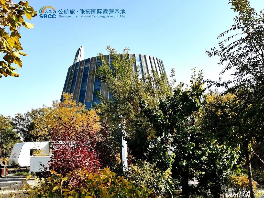 是想在高耸入云的森林中纳凉？还是在一碧万顷的草原上疾驰？这些地方都能满足——优质房车露营地精选合集(5)
