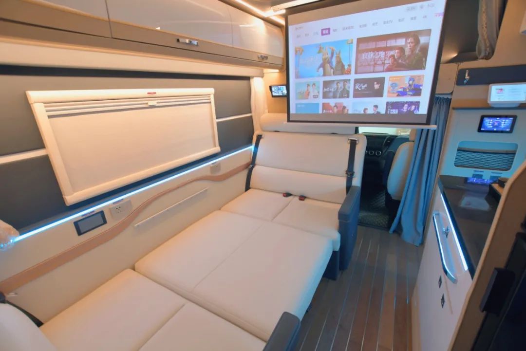 国内首款进口依维柯商旅C型房车--铂驰帕亚尼商旅房车