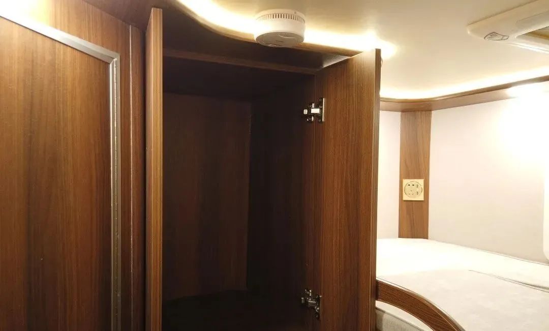子母床+L型卡座沙发，秦帝追风T型房车带你尽享惬意旅居生活