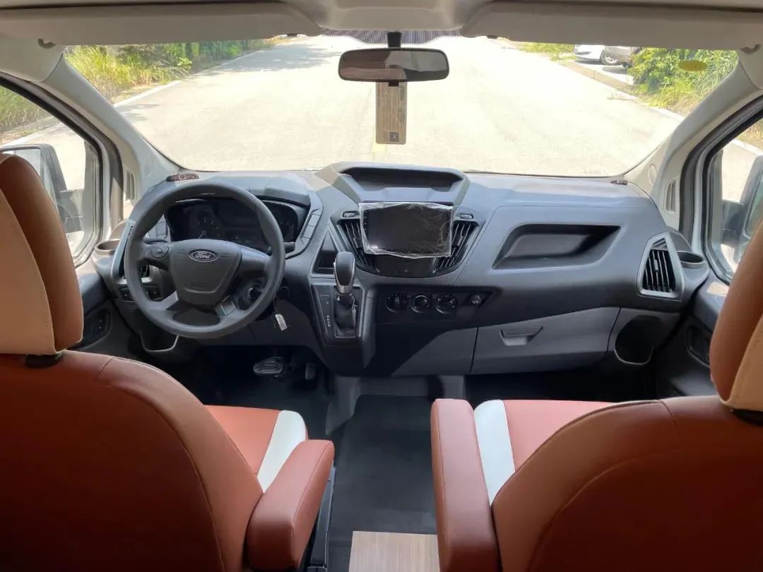 子弹头造型，车高不到两米七，金龙艾科斯福特V362 T型房车