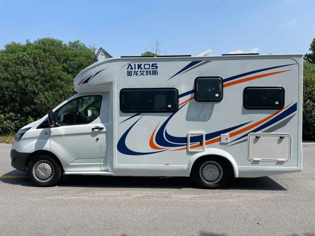 子弹头造型，车高不到两米七，金龙艾科斯福特V362 T型房车