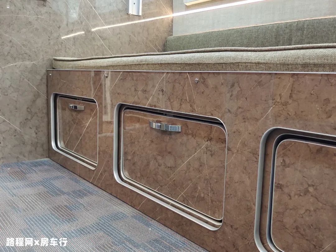 10.29南昌房车展：国产四驱，豪横外形，东风挑战者四驱越野房车，试问谁不爱？