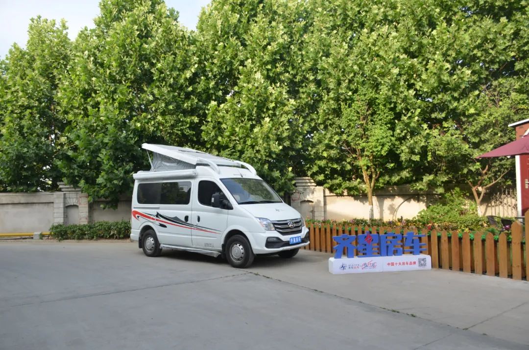 疫情下防护无忧，十余款全天候升降顶房车，进地库过限高大空间配置齐旅居全保障