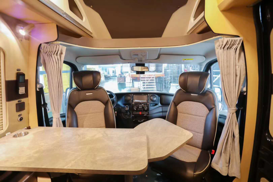 景宴-栖599 B型房车，灵活车身，舒适性可与C型车相比