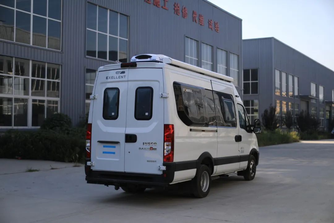 景宴-栖599 B型房车，灵活车身，舒适性可与C型车相比
