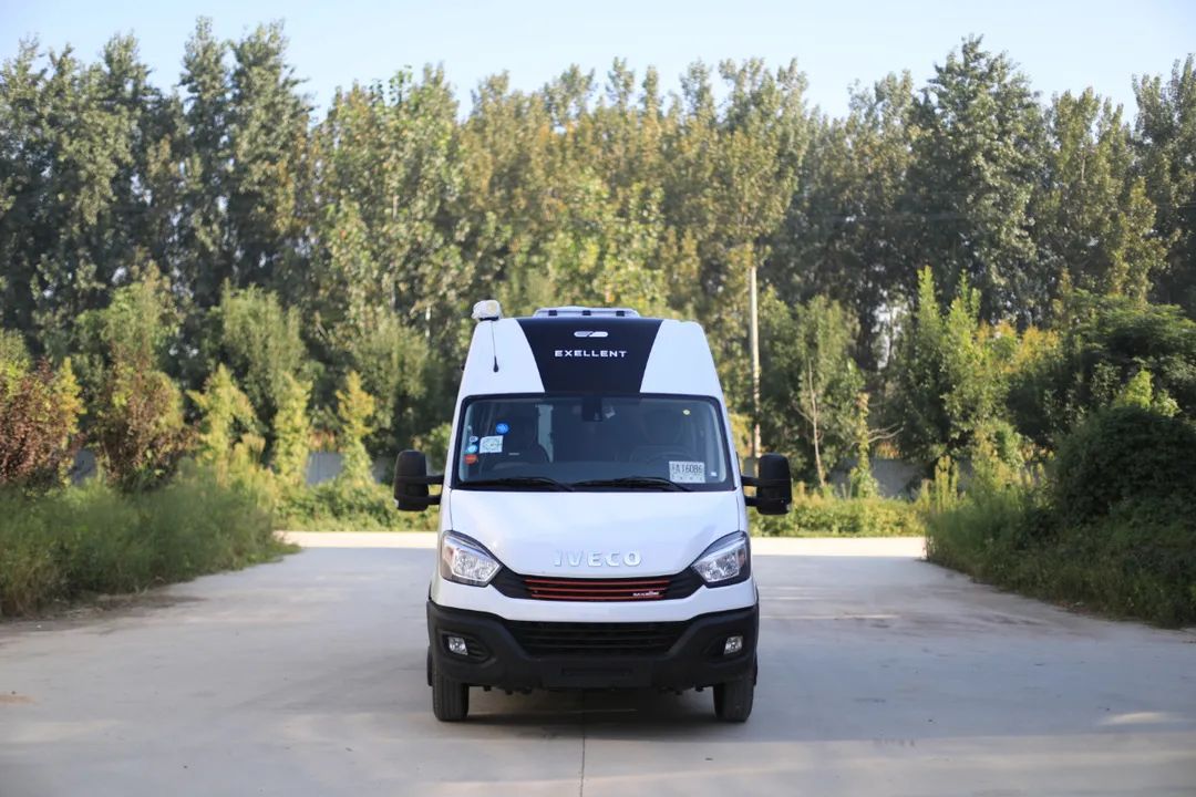 景宴-栖599 B型房车，灵活车身，舒适性可与C型车相比