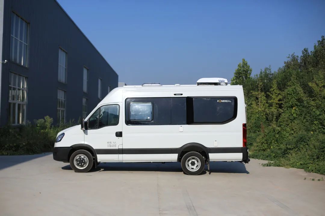 景宴-栖599 B型房车，灵活车身，舒适性可与C型车相比