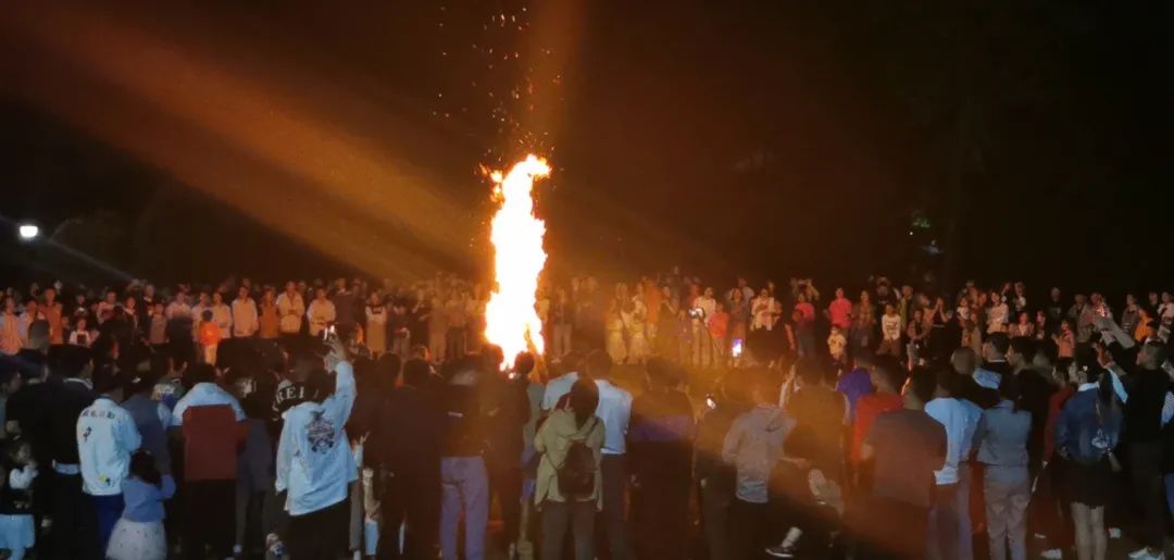 【露营地推荐】在途居南通开沙岛露营地举办一场年会，篝火前载歌载舞我最摇摆~