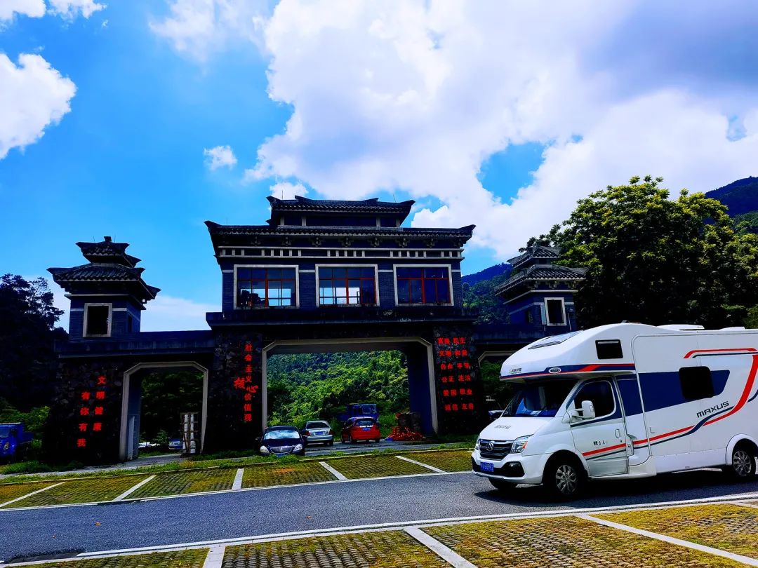 【房车旅行●广西全境11日游】南宁起止，桂林阳朔、龙脊梯田、贵州肇兴侗寨、巴马长寿乡、德天跨国大瀑布、万尾金滩、北海银滩、涠洲岛