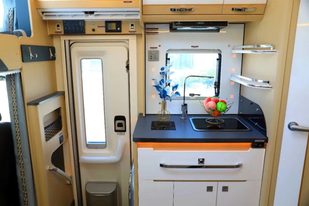 铂驰旅行家双拓展房车，定制高端房车生活