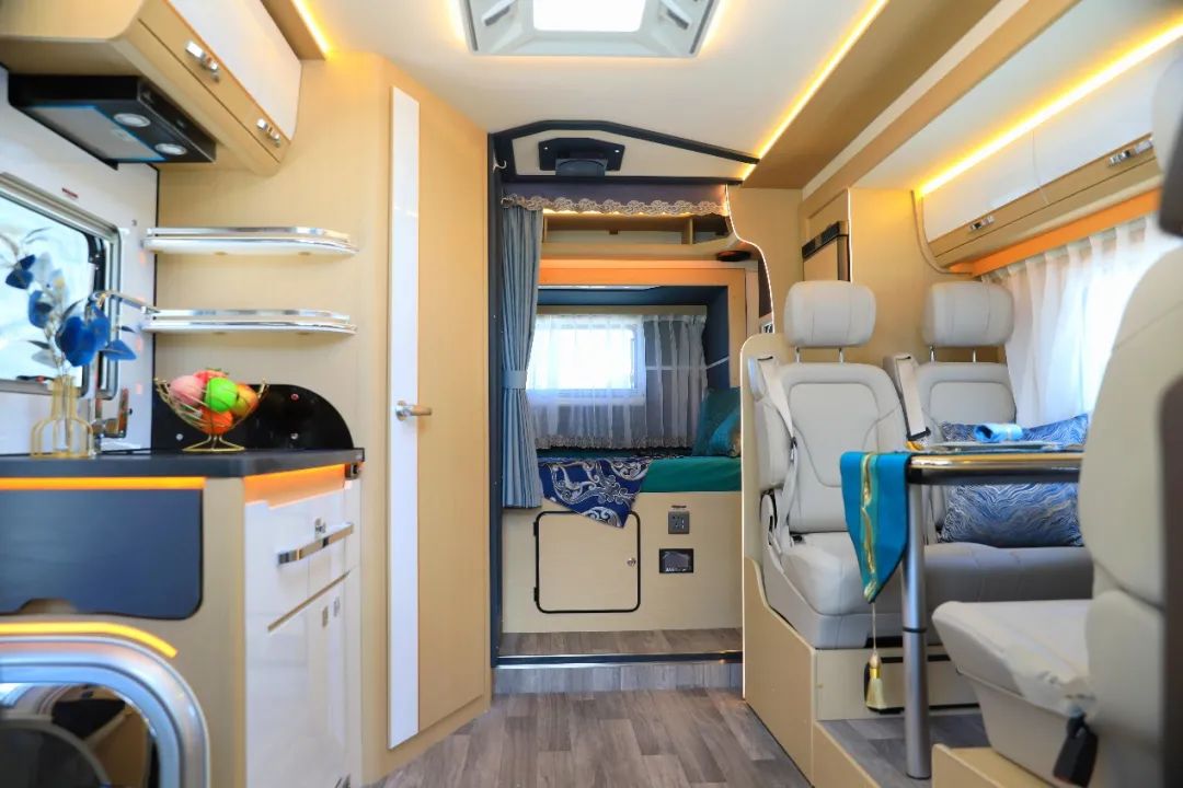 铂驰旅行家双拓展房车，定制高端房车生活