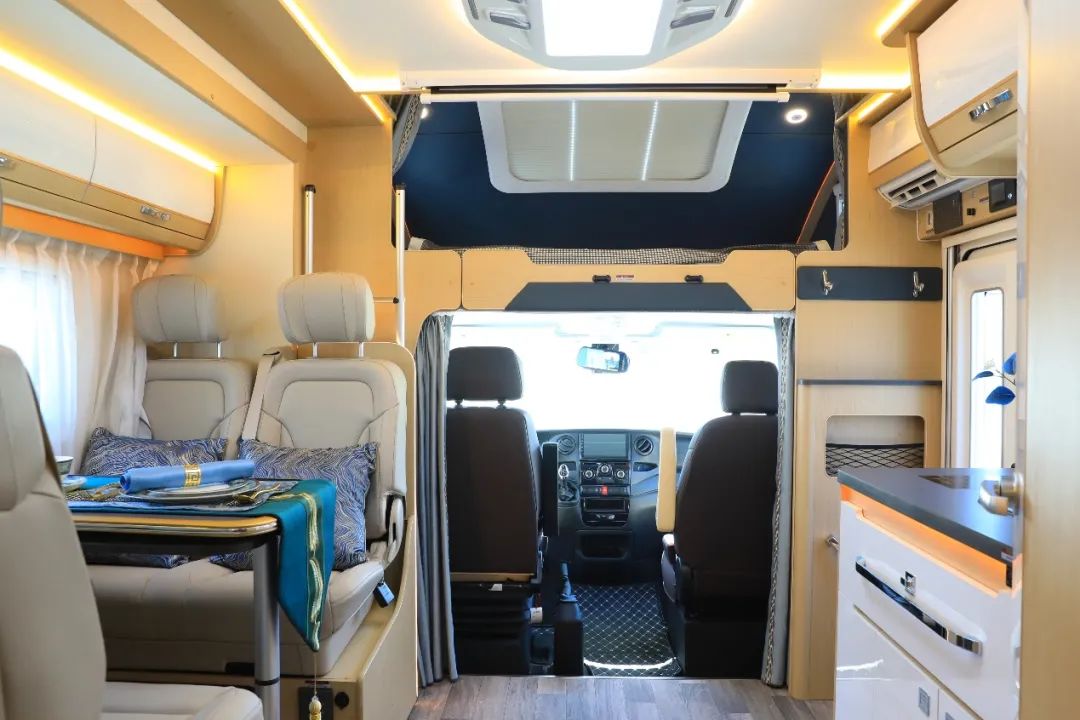 铂驰旅行家双拓展房车，定制高端房车生活