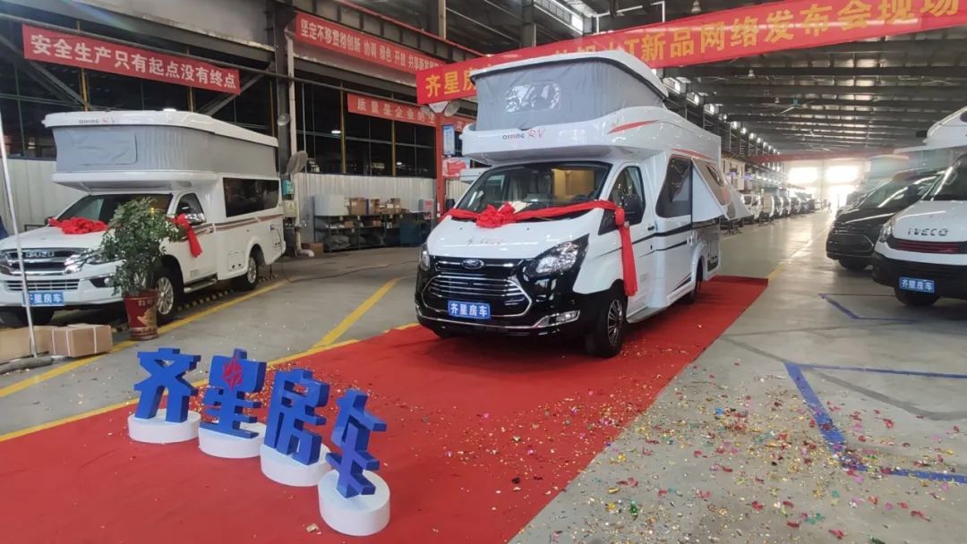 全铝车身，额头升顶+侧半拓，齐星2022款铝小T双拓展房车