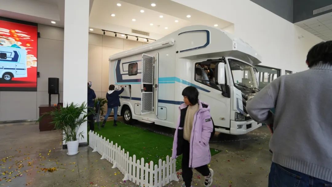拓锐斯特首款轻卡房车上市，全新储物、除噪设计，纵享品质旅居生活